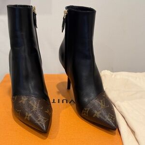 Louis Vuitton Black and Monogram Designer Ankle Boots. Size 39.5 Authentic
